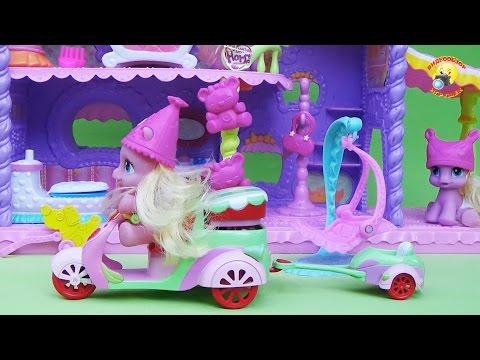 Пони My Little Pony на мотороллере с прицепом